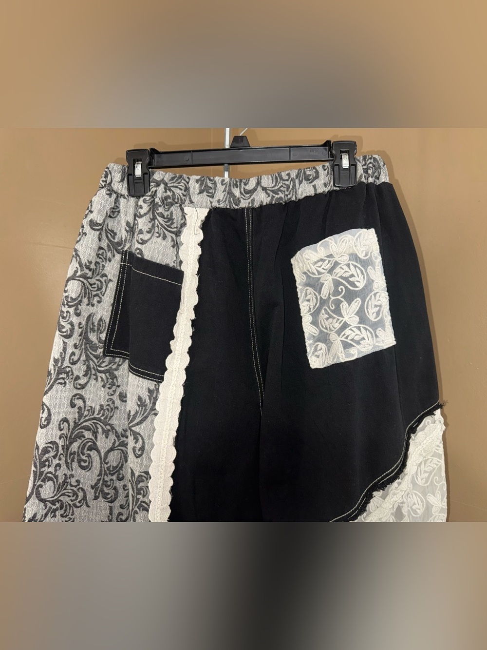 NWOT POL PATCHWORK BOHEMIAN PANTS. Size Large. - Picture 9 of 12